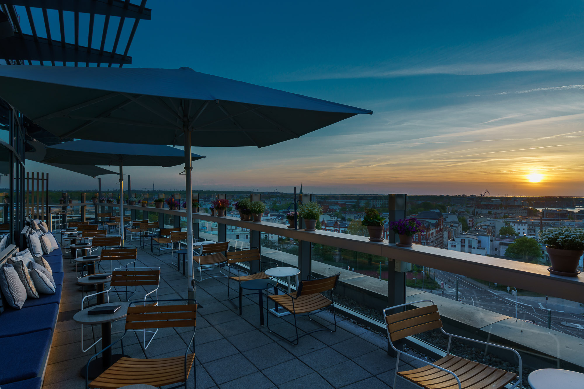 MI_Rad_RooftopBar_19